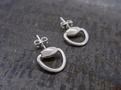 A fun little design that is perfect for everyday wear. Hook Version: E1831 Casual Small Hoop Earrings For Gifts, Journal Jewelry, Link Earrings, Little Designs, Chain Choker, Pearl Studs, Stone Rings, Post Earrings, Silver Fashion