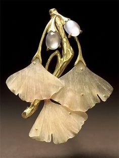 Bijoux Art Deco, Bijoux Art Nouveau, Gingko Leaves, Art Nouveau Jewelry, Gold Brooches, Pearl Brooch, Deco Jewelry, Art Deco Jewelry, Vintage Jewellery