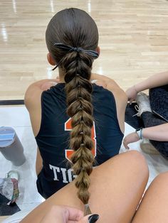 Hairstyle Volleyball, Cute Volleyball Hairstyles, Cute Sporty Hairstyles, Soccer Hair, Basketball Hairstyles, Softball Hairstyles