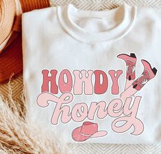 ❀ Howdy Honey Groovy Retro PNG - SVGix Groovy Retro, V Day, Digital Form, Some Words, Embroidery Files, Pet Accessories, Honey, Instant Download, Valentines