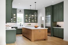 Green Kitchen Interior, Maple Kitchen Cabinets, Sage Green Kitchen, Maple Kitchen, Kitchen Designer, U Shaped Kitchen, Inspiration Kitchen, Remodel Inspiration