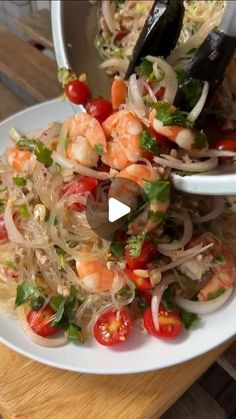 Thai Glass Noodles, Filipino Pancit, Instagram Salad, Resep Salad, Bawang Bombay, Thai Noodles, Glass Noodles, Thai Cooking, Asian Noodles