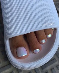 White Chrome Toe Nails, Pastel Pedicure, Fun Pedicure, Nail Pedicure, Trends Nails, Pedicure Colors