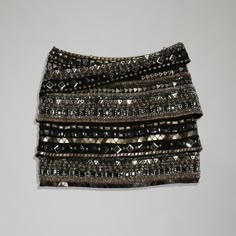 OOOOHH YES! Black And Gold Skirt, Golden Skirt, Black And Gold Outfit, Looks Pinterest, Boho Chic Outfits, Estilo Chic