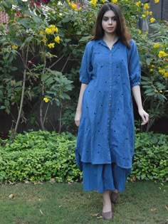 Stylish designer dresses Palazzo And Kurthi, Khadi Suits Design, Jamdani Kurta Design, Cotton Indigo Kurti Designs, Indian Casual Wear Women, Khadi Kurta Designs Women, Blue Kurta Woman, Blue Kurti Outfit, Kurta Palazzo Designs