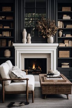 30+ Classy Black and White Living Room Decor Ideas White Living Room Colors, White Living Room Decor Ideas, Black And White Living Room Ideas, White Living Room Ideas, Mantel Styling, Black And White Living Room Decor, Monochrome Living Room, White Living Room Decor, Minimalist Monochrome