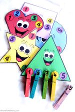 Shapes, Counting and Colors Busy Bag (with Printable) from PowerfulMothering.com Shapes Activities, Fine Motor Activities, Motor Activities, Preschool Math, Preschool Fun, Toddler Learning, Preschool Learning, Business For Kids