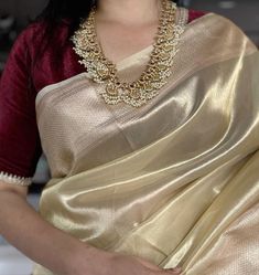 Red Saree Wedding Brides Simple, White Saree With Maroon Blouse, Blouse Designs For Tissue Sarees, White Tissue Silk Saree, White Tissue Saree, Golden Saree Look, Banarasi Saree Look For Wedding, Saree Dress Design Ideas, Golden Tissue Saree