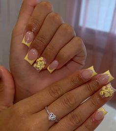 Summer Charm Nails, Yellow French Tip With Design, Nail Shop Nails, Short Vacay Nails, Short Freestyle Nails With Charms, Short Nails With Flower Design, Yellow Acrylic Nails Short, Short Nail Acrylic Designs, Dope Nail Designs Classy Short Acrylic