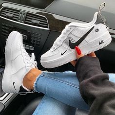 Nike Air Force 1 Lv8 Utility, Nike Air Force 1 Utility, Logo Instagram, Air Force 1s, Black And White Nikes, Black Nike Shoes, Nike Air Shoes, Fresh Shoes, Hype Shoes