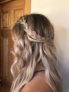 79 Popular Half Braided Hairstyles For New Style Stunning and Glamour Hair Down With Braid, Braid Half Up Half Down, Half Up Half Down Hair Prom, Formal Hair, Braided Prom Hair, Prom Hair Down, Braided Half Up