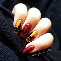 #backtoschool #Hogwarts  #gryffindor colors as a background ^_^❤💛Also, I built my pinky nail using gel polish  and I think it turned out ok 😅❤💛Stamping plates from @mundodeunas❤💛#hogwartsismyhome #school #nails #notd #unas #unghiute #unghii #mynails #naildesigns #stamping #stampednails #nailart #nailartaddict #nailstagram  #Sophiesticat16 #glitter #shinynails #prettynails #hogwartshouses #potterhead #harrypotter #potternails Pinky Nail, Hogwarts Gryffindor, Horror Nails, Red Nail Art, Fall Nail Art Designs, Cute Simple Nails, School Nails