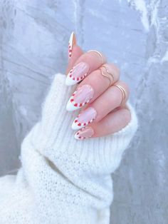 Short Almond Christmas Nails Simple, Christmas Thanksgiving Nails, Fall And Christmas Nails, Almond Acrylic Nails Christmas, Christmas Nails Oval Shape, Christmas Nails For Teens, Christmas Nail Easy, Atum Nails, Oval Christmas Nails