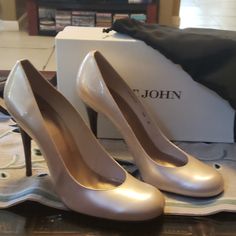 Beautiful Pearl Like Color Heels Luxury Champagne Heels With 4-inch Heel, Cream Synthetic Heels With 4-inch Heel, Cream And Gold, St John, Shoes Women Heels, Shoes Heels, Cream, Women Shoes, Heels