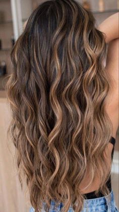 Highlights Brown Hair Underneath, Low Light Curly Hair, Wavy Hair Dye Ideas Highlights, Brown Bayalage 2024, Sombre Hair Brunette, Blonde Light Brown Hair, Balayage Hair Morenas