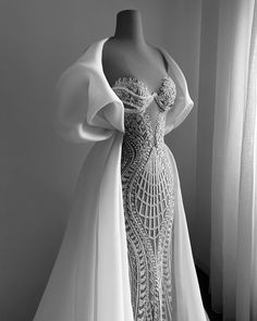 Wedding Robes For Bride, Renewal Dress, European Wedding Dresses, Bride Design, Elegant Bridal Dress, Wedding Outfits For Women, Dress Glamour, Classy Wedding Dress, Stylish Short Dresses