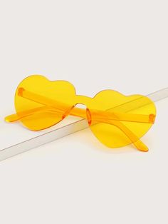 Sunglasses Shein, Hslot Outfit Ideas, Circle Glasses, Latest Sunglasses, Heart Glasses, Funky Outfits, Yellow Heart, Summer Attire, Heart Sunglasses