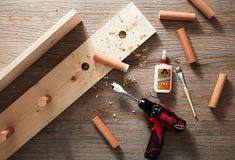 the tools are laying on the table and ready to be used in making woodworking