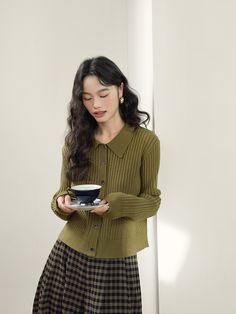 ❤ BEIGE Size (cm)     Size Clothes length Shoulder width Bust Hem size Cuff Sleeve Length   S 49.5 36 84 87 19 59   M 50.5 37 88 91 20 60   L 51.5 38 92 95 21 61     ❤ BLACK,GREEN,DARK BLUE Size (cm)     Size Clothes length Shoulder width Bust Hem size Cuff Sleeve Length   S 50 36 85 85 19 57.5   M 51 37 89 89 20 58.5   L 52 38 93 93 21 59.5     ❤ Commodity Details     Brand KUOSE   SPU KSA2411001,KSH2409015   Color BEIGE,BLACK,GREEN,DARK BLUE   Size S,M,L   Material KSA2411001:FABRIC: 30.6%POLY Fitted Khaki Fall Sweater, Fitted Khaki Sweater For Fall, Fitted Long Sleeve Khaki Sweater, Fitted Casual Khaki Sweater, Olive Long Sleeve Sweater For Spring, Casual Fitted Cardigan With Ribbed Cuffs, Fitted Casual Cardigan With Ribbed Cuffs, Olive Long Sleeve Cardigan For Winter, Olive Long Sleeve Winter Cardigan