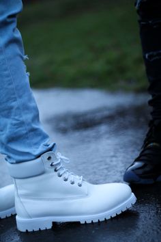 #Timberland boots White Boots Men, White Timberlands, Bling Heels, Shoe Sketches, Big Men Fashion, Mens Boots Fashion, Timberlands Shoes