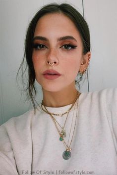 @AranzaDrive ❁ Classy Grunge Makeup, Septum Piercing Makeup, Makeup Messy Aesthetic, Makeup Looks Glasses, Multiple Nose Piercings, 2023 Makeup Looks, Freckles With Makeup, Wing Makeup, Faux Freckles Makeup