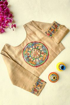 Gubbaro Handpainted Madhubani Surmai Kachni Blouse – Okhaistore Madhubani Painting On Blouse, Madhubani Painting Blouse Design, Blouses For Saree, Fabric Painting Ideas, Silk Blouses For Women, Madhubani Print, Hand Painted Saree, Painted Saree, Saree Painting Designs