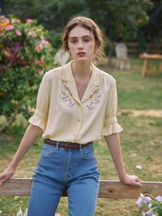 Get this vintage blouse in Simple Retro. 2021 Spring/Summer simple retro style. Classic Kibbe, Victorian Blouse, Simple Retro, Fashion Guide, Simple Blouse, Blouse Price, Soft Classic, Puff Sleeve Blouse