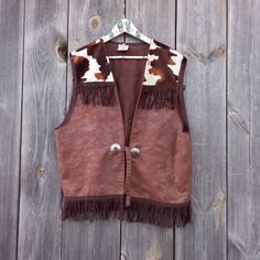 80s Brown vest Velvet Vintage vest men or women's Country style clothes Waistcoat Retro Wedding clothing festival   Waistcoat Retro clothing festival Formal Vest Size XL Good Vintage condition       Measurements: Bust 49 '' (124cm) Length 27'' (68.5cm) Brown Sleeveless Vest For Western-themed Events, Fitted Sleeveless Outerwear For Festival, Sleeveless Winter Vest For Festivals, Vintage Sleeveless Outerwear For Festivals, Fitted Vest For Western-themed Events In Fall, Sleeveless Brown Vest For Festivals, Sleeveless Vest For Fall Festival, Fitted Retro Vest For Festivals, Vintage Winter Vest For Costume