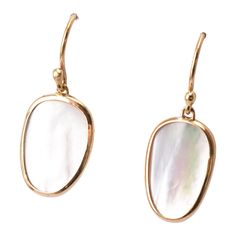 14 kt Gold pair of earrings with Mother of Pearl ( Nacre ) Gold color: Yellow Dimensions: 28 mm height Total weight: 2.30 grams Set with: - Mother of Pearl ( Nacre ) Cut: Cabochon Color: White Mother Pearl, Color Dorado, Mother Of Pearl, Gold Color, Color White, Jewelry Earrings, Yellow Gold, Drop Earrings, Yellow