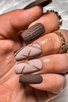 39 OMG-Amazing Sweater Nails You Won't Be Able To Resist Thanksgiving Nail Designs, November Nails, Plaid Nails, Fall Acrylic Nails, Brown Fall, Thanksgiving Nails