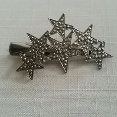 Hematite Metal Multi-Stars Hair Clip Size: 2.75" 1.5" Brand New Never Worn Price Is Firm Grunge Hair Clips, Rose Gold Hair Clip, Faux Fur Headband, Metal Hair Clip, Gold Hair Clips, Fur Headband, Blue Headband, Embellished Headbands, Silver Headband