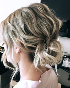 Wavy Bun, Easy Updo Hairstyles, Short Hair Bun, Shorter Hair, Low Bun, Short Wedding Hair