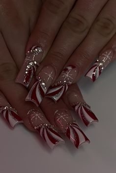 Christmas Theme Nails Simple, Winter Nails Red And Gold, Red Christmas Design Nails, Blinged Out Christmas Nails, Christmas Nails Inspo Short, Red Sparkly Nail Designs, Blooming Gel Nail Art Christmas, Red Christmas Nails Acrylic Square, Christmas Nail Inspo 2024