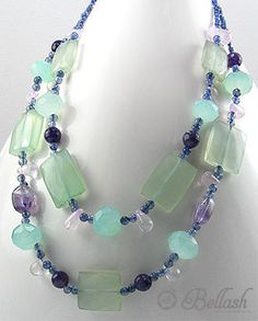 Collar Artesanal de Piedras Naturales Handmade Beaded Necklace, Beaded Necklace Designs, Handmade Beaded Necklaces, Dangle Necklaces, Homemade Jewelry, Jewelry Projects, Blue Beads, Diy Necklace, Jewelry Tutorials