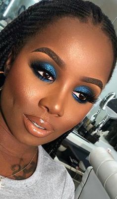 Eyeliner Bleu, Black Queen Makeup, African American Makeup, Brown Girls Makeup, Bold Makeup Looks, Simple Makeup Looks, Fall Makeup Looks, Makeup On Fleek, Queen Makeup