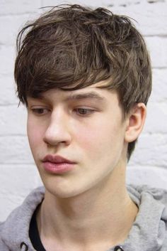 The ultimate guide to fashionable men’s hairstyles with fringe 15 ideas Mens Fringe Haircut, Fringe Bangs Hairstyles, Men Wigs, Trendy Mens Hairstyles, Mens Medium Length Hairstyles, Trendy Fringe, Human Lace Wigs, Men's Wigs