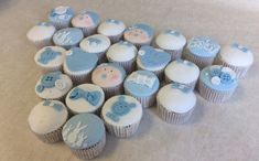 cupcakes with blue and white frosting are arranged in the shape of a heart