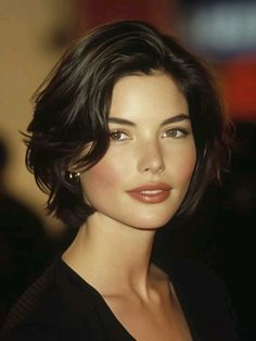 Women Short Hair Round Face, Dark Brown Hair Short Haircut, Italian Bob Round Face, 90s Short Bob Round Face, Haircuts For Round Faces Women, Old Hollywood Bob, Short Hair Women Round Face, Short Hair Feminine, Bob On Round Face