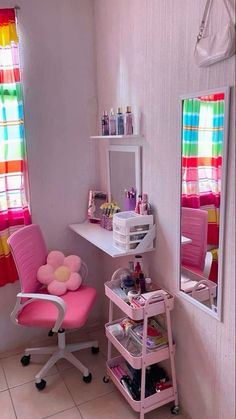 Poster Wall Room, Room Decor Eclectic, Cute Rooms, Reading Nook Closet, Bedroom Eclectic, Room Organization Bedroom, Closet Organization Ideas, Dorm Room Hacks, Diy Room Decor For Teens