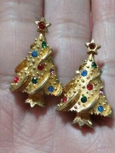 Christmas Festive Jewelry With Rhinestones, Festive Holiday Jewelry With Rhinestones, Vintage Jewelry For Holiday Parties, Holiday Party Vintage Jewelry, Vintage Holiday Jewelry For Party, Vintage Holiday Party Jewelry, Festive Gold Rhinestone Earrings, Festive Gold Earrings With Rhinestones, Gold Rhinestone Earrings For Festive Occasions