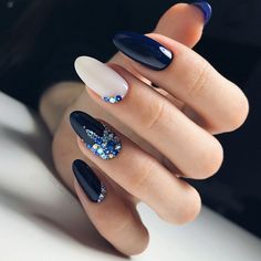 From Icy to Cozy Nail Designs .Dive into a frosty wonderland where we transform your nails into winter masterpieces Nails Yellow, Nagellack Trends, Easy Nails, Her Nails, Winter Nail Designs, Online Parties, Gel Nail Designs