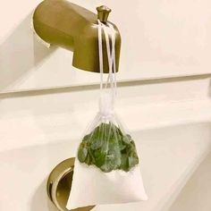 Self-Care Shower | Shower Eucalyptus | Stress-Relief + Aromatherapy | Fresh Hand-Picked Cold Or Allergies, Epsom Salt Bath, Salt Bath, Fresh Eucalyptus, Feuille Eucalyptus, Dried Eucalyptus, Spa Shower, Relax Spa, Sleep Schedule