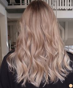 Peach Stockholm Hair, Medium Champagne Hair Color, Blonde Hair For Cool Skin Tones, Peach Blonde Hair, Champagne Hair Color, Champagne Blonde Hair, Champagne Hair, Fall Blonde Hair, Blonde Bangs