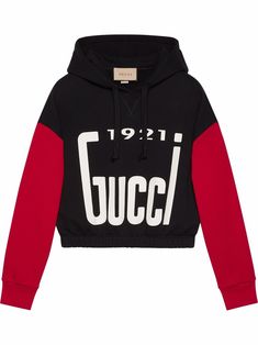 Black/white/red cotton logo-print drawstring hoodie from GUCCI featuring logo print to the front, graphic print to the front, drawstring hood, drop shoulder, long sleeves and straight hem. Gucci Sweatshirt, Gucci Outfits, Drawing Clothes, Printed Drawstring, Cotton Logo, Drawstring Hoodie, Black White Red, Hoodie Top, Active Wear For Women