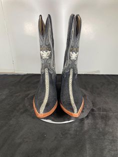 Take a look at these amazing El General 1901, Handmade, Stingray and Leather, Snip Toe Cowboy boots that can fit a Men's 7 foot, or a Women's 8.5 foot. These beautiful, Vintage, Boots have never been worm and are in Excellent Condition. These are classic Exotic boots that  also have a Snip Toe Design, Making these boots  a show stopper! The snip toe design was originally intended for comfort and practicality when horseback riding, as the pointed toe is easy to insert into a stirrup. Snip: The snip toe is also known as a D or N toe, and is a variation of the pointed toe; snip toes are pointed toes with the very tip squared off. These boots are well tooled and handmade. On the vamp of the boot is exotic stingray and on the shaft of the boot is an intricate detailed 8 strand Western style whi Gray High-top Boots With Reinforced Toe, Western Gray Leather Boots, Mens Cowboy, Vintage Boots, Mens Shoes Boots, Western Cowboy Boots, Stingray, Toe Designs, Horseback Riding