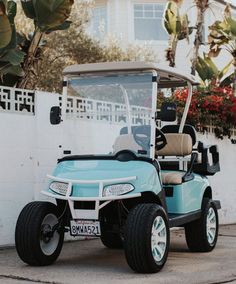 aqua blue golf cart Golf Cart Color Ideas, Golf Cart Paint Jobs, Cute Golf Cart, Golf Cart Ideas, Beach Golf Cart, Golf Shoot