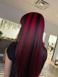 Red Hair Streaks, Black Hair With Red Highlights, Pink And Black Hair, Red Hair With Highlights, Black Red Hair, Chunky Highlights, Black Hair With Highlights