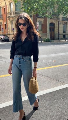 Parisian Chic Style Fall, Daily Outfit Inspiration, Fashion Top Outfits, Summer Work Outfits, Paris Outfits, Casual Chic Outfit, Street Style Chic