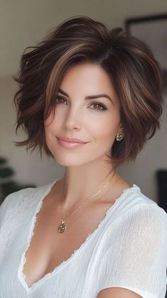 Layers In Short Hair, Layers For Short Hair, Silver And White Hair, Hairstyle For Woman, Hair Ideas Easy, Cut Layers, Curly Hair Ideas, Long To Short Hair, Bangs Hairstyles