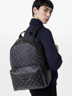 Gender: Women   Brand: LOUIS VUITTON   Product Name: Discovery Backpack MM M22545   Bags Alora Code: 69320526   Composition: Canvas, Cowhide Leather   Origin: France   Features:  Adjustable Strap Zipped closure    Designer Style ID M22545 Designer Backpack, Timeless Handbag, Designer Backpacks, Luxe Fashion, Designer Style, Bags Designer Fashion, Exclusive Bag, Chain Bags, Leather Mini